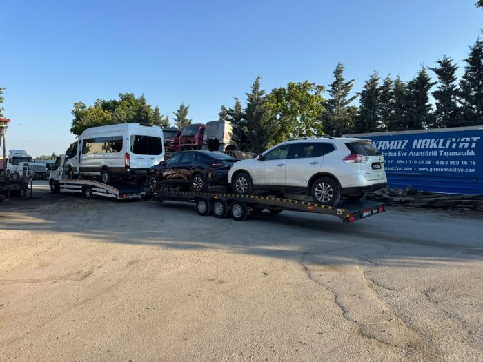 Ayni sevkiyatta cekici ve romork uzerinde tasinan minibus ile iki adet SUV