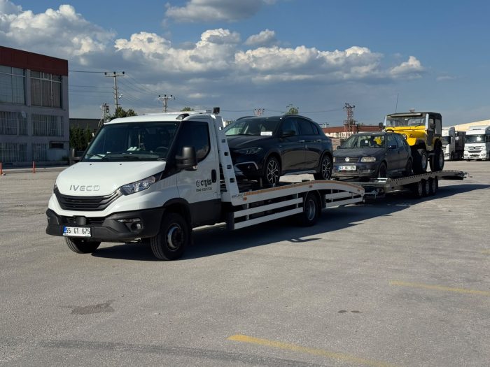 Cekici ve romork kombinasyonu ile ayni anda tasinan dort arac